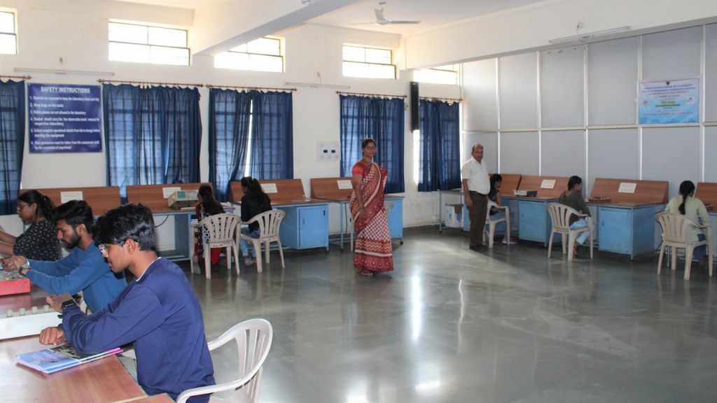 LDE Association’s College of Engineering and Technology (BLDEACET), Vijayapura, ECE Labs